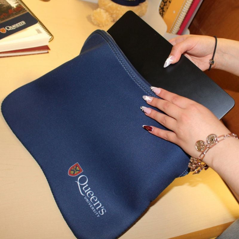 **Laptop Sleeve** **Laptop Sleeve**